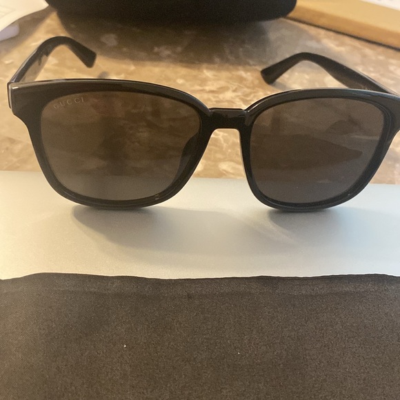 Revolve Lines Square Gucci sunglasses - Picture 2 of 12